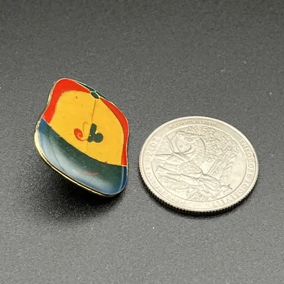 Vintage Montreal Expos Baseball Hat Cap MLB Lapel Hat Pin - Picture 2 of 3